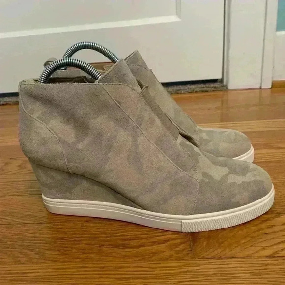 Linea Paolo Felicia Camo Wedge Bootie Sneakers, Womens Size 9 - Picture 2 of 9